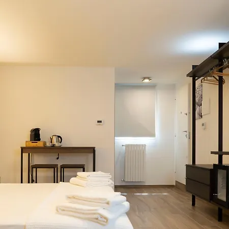 Sea To Bed & Breakfast
